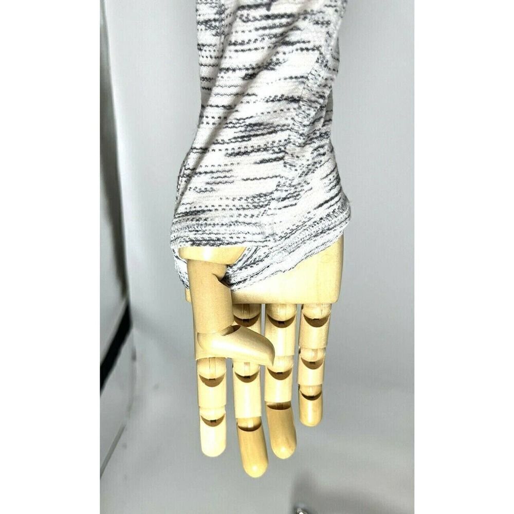 Lululemon Womens Size 10 Meant to Move Thumb Holes Long Sleeve Black White - Picture 8 of 16